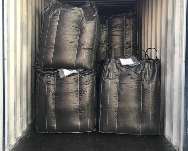 Than hoạt tính cải tính và cầu nhôm oxit được gửi đến cảng Thượng Hải